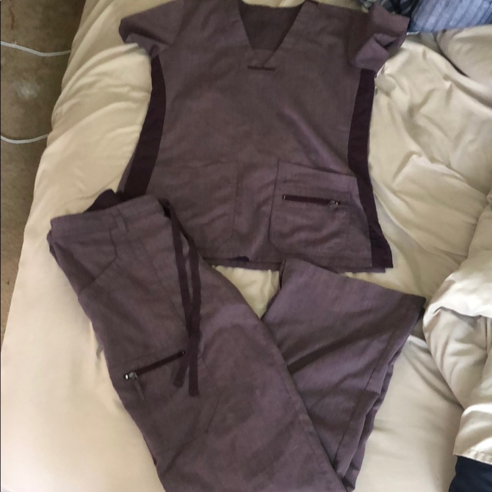 Small set of greys anatomy scrubs